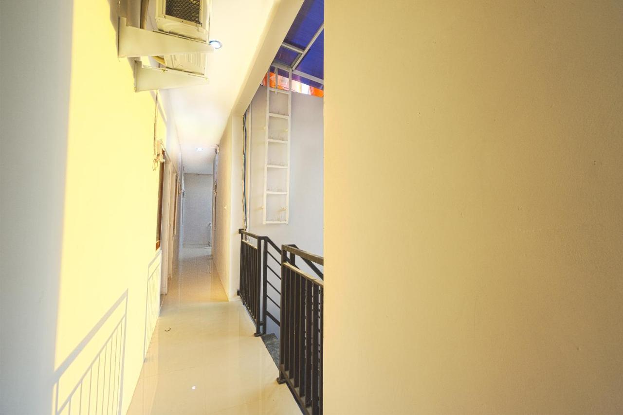 Hotel Oyo 1542 Yessy Mansion Ngabean Exterior foto